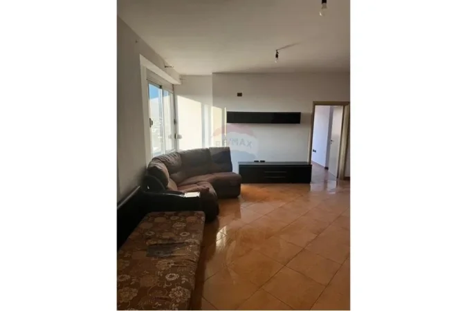 Tirane, shitet 2+1+Ballkon Kati 2, 115.000 € 