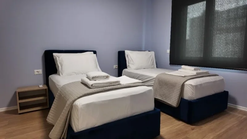 Tirane, jepet me qera apartament 2+1 Kati 3, 105 m² 1.100 € (pazari i ri)