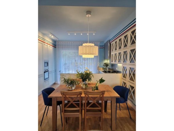 Tirane, jepet me qera apartament 3+1 Kati 5, 130 m² 1.500 € (KODRA E DIELLIT 2)