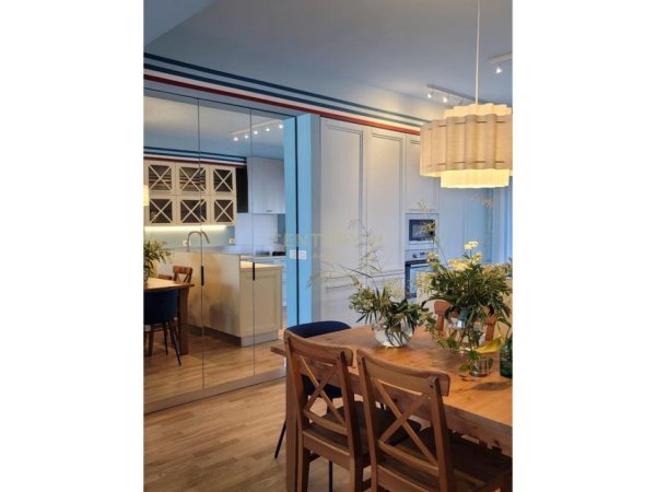 Tirane, jepet me qera apartament 3+1 Kati 5, 130 m² 1.500 € (KODRA E DIELLIT 2)