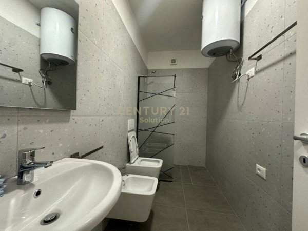 Tirane, jepet me qera apartament 2+1 Kati 9, 97 m² 800 € (BULEVARDIT TE RI)