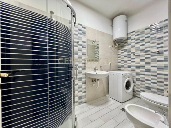 Tirane, jepet me qera apartament 1+1 Kati 3, 75 m² 700 € (DELIJORGJI)