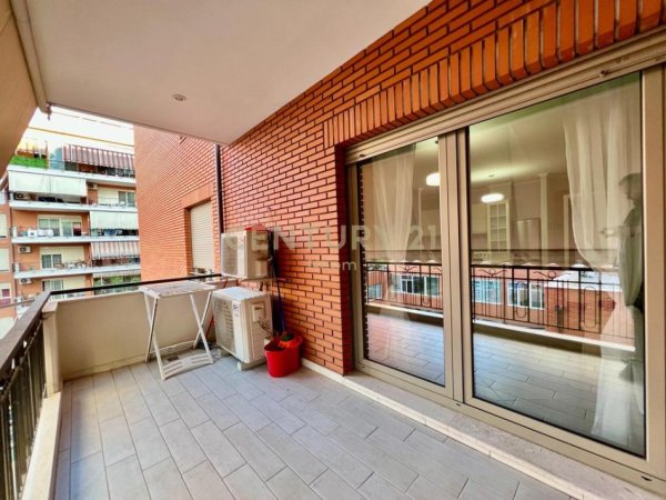 Tirane, jepet me qera apartament 1+1 Kati 3, 75 m² 700 € (DELIJORGJI)