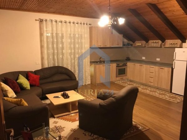 Tirane, jepet me qera apartament 3+1+Ballkon Kati 3, 120 m² 550 € 