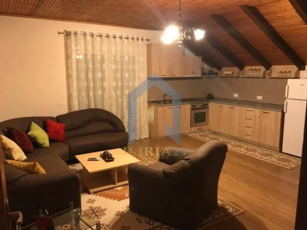 Tirane, jepet me qera apartament 3+1+Ballkon Kati 3, 120 m² 550 € 