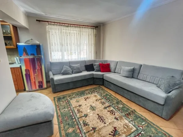 Tirane, jepet me qera apartament 2+1+Ballkon Kati 5, 90 m² 800 € (Rr."Xhorxh W Bush")