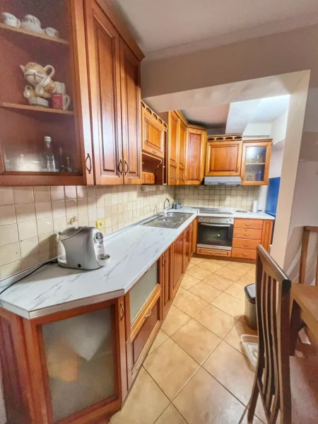 Tirane, jepet me qera apartament 2+1+Ballkon Kati 5, 90 m² 800 € (Rr."Xhorxh W Bush")
