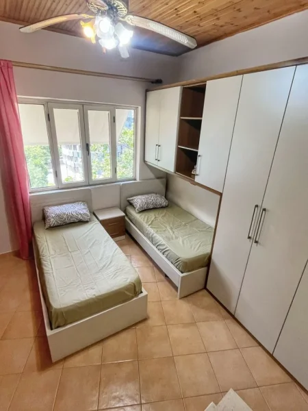 Tirane, jepet me qera apartament 2+1+Ballkon Kati 5, 90 m² 800 € (Rr."Xhorxh W Bush")