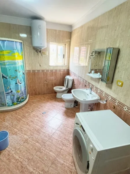 Tirane, jepet me qera apartament 2+1+Ballkon Kati 5, 90 m² 800 € (Rr."Xhorxh W Bush")