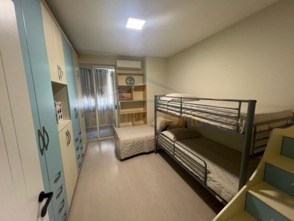 Tirane, jepet me qera apartament 2+1 Kati 1, 108 m² 700 € (Kompleksi Kika 1)