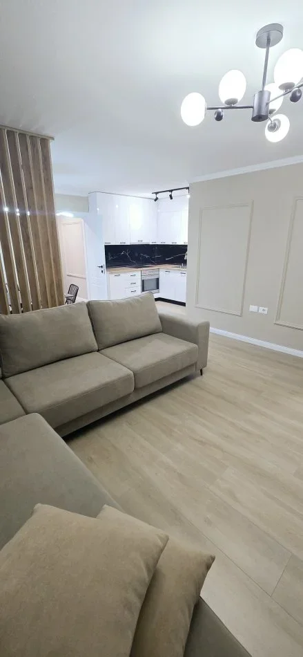 Tirane, jepet me qera apartament 3+1+Ballkon Kati 1, 135 m² 1.100 € (rruga haxji hysen dalliu)