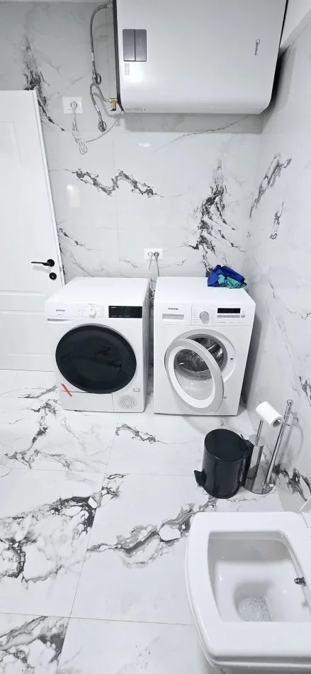 Tirane, jepet me qera apartament 3+1+Ballkon Kati 1, 135 m² 1.100 € (rruga haxji hysen dalliu)