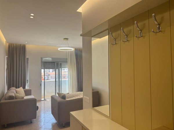 Tirane, jepet me qera apartament 2+1 Kati 5, 110 m² 65.000 € (RRUGA DIBRES)