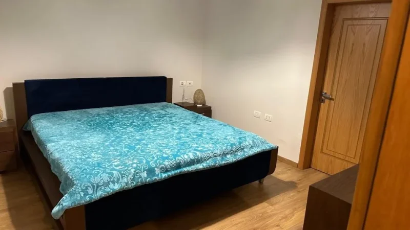 Tirane, jepet me qera apartament 2+1 Kati 7, 110 m² 600 € (tek pallati me shigjeta)
