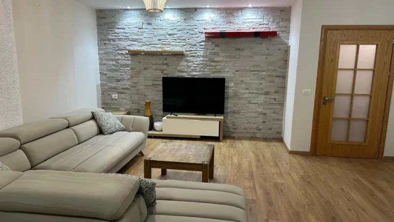 Tirane, jepet me qera apartament 2+1 Kati 7, 110 m² 600 € (tek pallati me shigjeta)