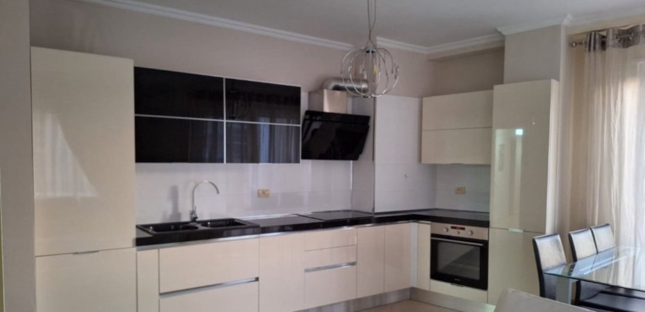 Tirane, jepet me qera apartament 2+1+Aneks+Ballkon Kati 3, 100 m² 700 € (don bosko)