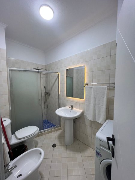 Tirane, jepet me qera , 66 m² 450 € 