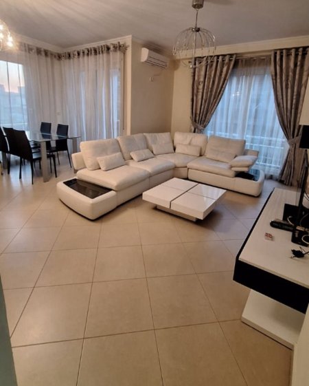 Tirane, jepet me qera apartament 2+1+Aneks+Ballkon Kati 3, 100 m² 700 € (stacioni i trenit)