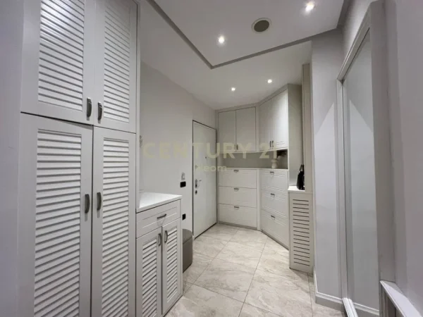 Shqiperi, jepet me qera apartament 2+1 Kati 5, 160 m² 1.400 € (Pavaroti)
