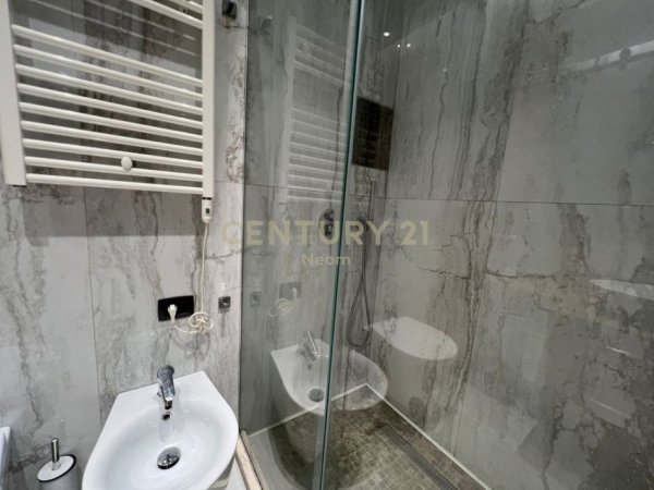 Shqiperi, jepet me qera apartament 2+1 Kati 5, 160 m² 1.400 € (Pavaroti)