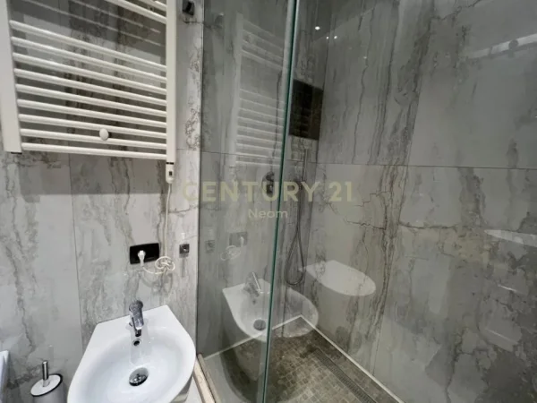 Shqiperi, jepet me qera apartament 2+1 Kati 5, 160 m² 1.400 € (Pavaroti)