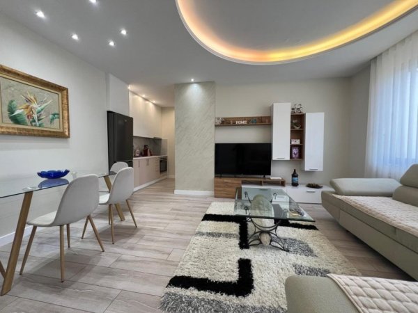 Tirane, jepet me qera apartament 1+1 Kati 9, 59 m² 1.000 € (Rr.e Kosovareve)