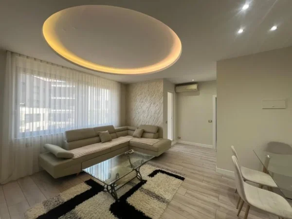 Tirane, jepet me qera apartament 1+1 Kati 9, 59 m² 1.000 € (Rr.e Kosovareve)