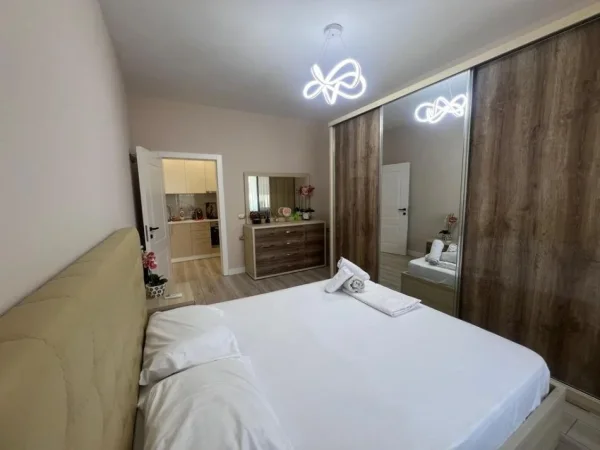 Tirane, jepet me qera apartament 1+1 Kati 9, 59 m² 1.000 € (Rr.e Kosovareve)