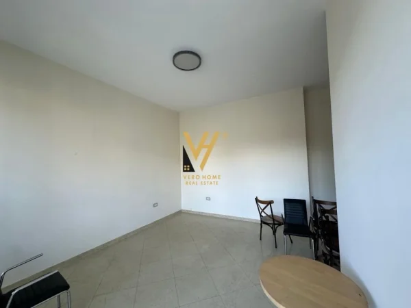 Tirane, jepet me qera dyqan Kati 0, 220 m² 1.500 € (PAZARI I RI)