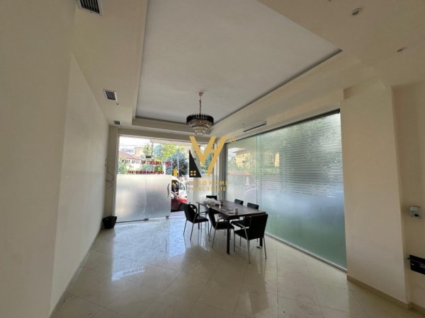 Tirane, jepet me qera dyqan Kati 0, 220 m² 1.500 € (PAZARI I RI)