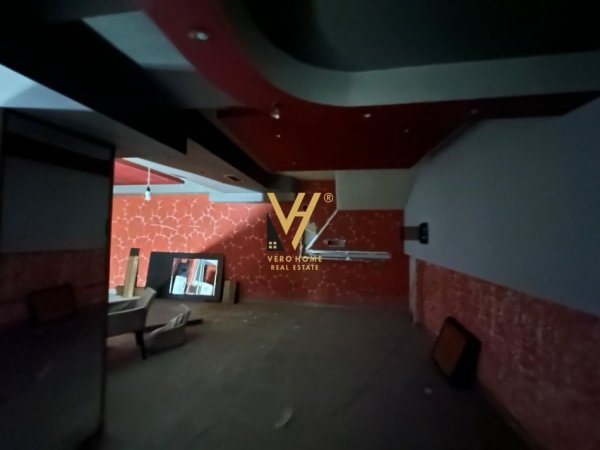 Tirane, jepet me qera dyqan Kati 0, 220 m² 1.500 € (PAZARI I RI)