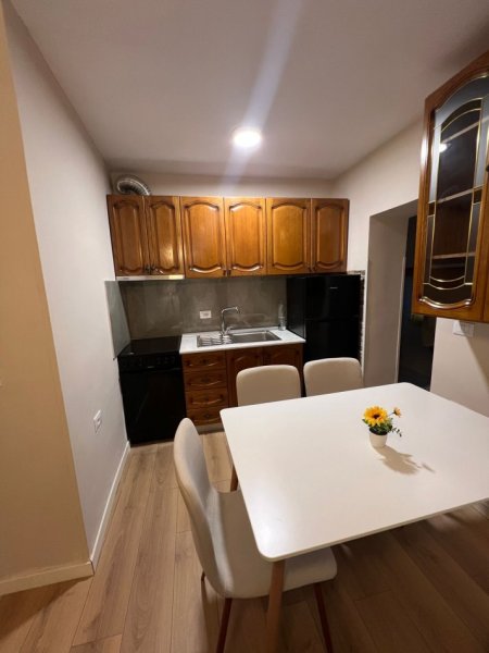 JEPET ME QERA SUPER APARTAMENT 1+1 PAS AMBASADËS AMERIKANE  Kati 3, 70 m² 500 Euro/Muaji