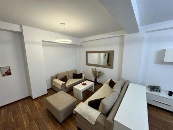 Tirane, jepet me qera apartament 3+1 Kati 5, 146 m² 1.000 € (Liqeni i thate prane Hotel Sokrati)