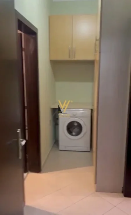 Tirane, jepet me qera apartament 1+1+Ballkon Kati 5, 75 m² 600 € (SELITE)