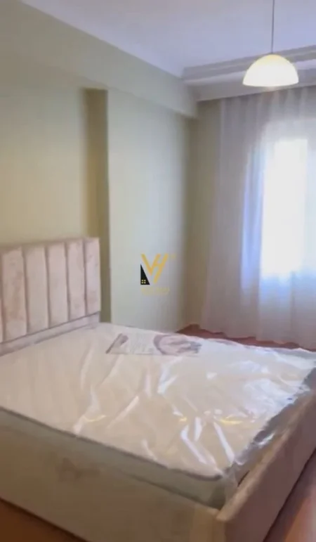 Tirane, jepet me qera apartament 1+1+Ballkon Kati 5, 75 m² 600 € (SELITE)