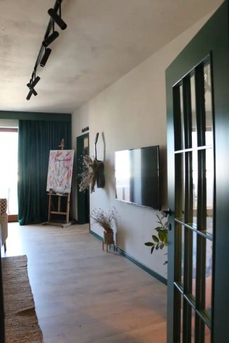 Tirane, jepet me qera apartament 2+1+Ballkon Kati 14, 700 € 