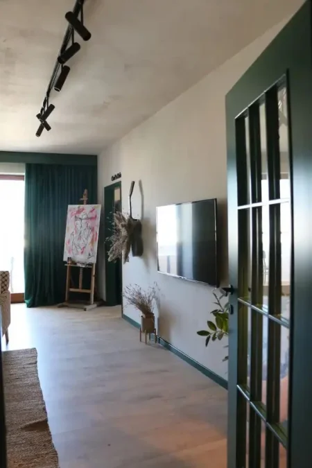Tirane, jepet me qera apartament 2+1+Ballkon Kati 14, 700 € 