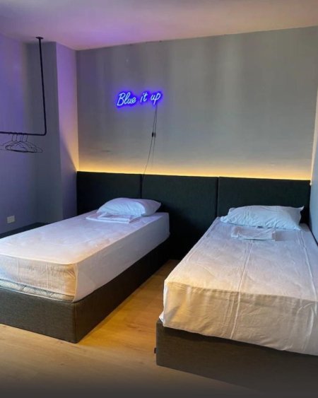 Tirane, jepet me qera apartament 2+1+Ballkon Kati 14, 700 € 