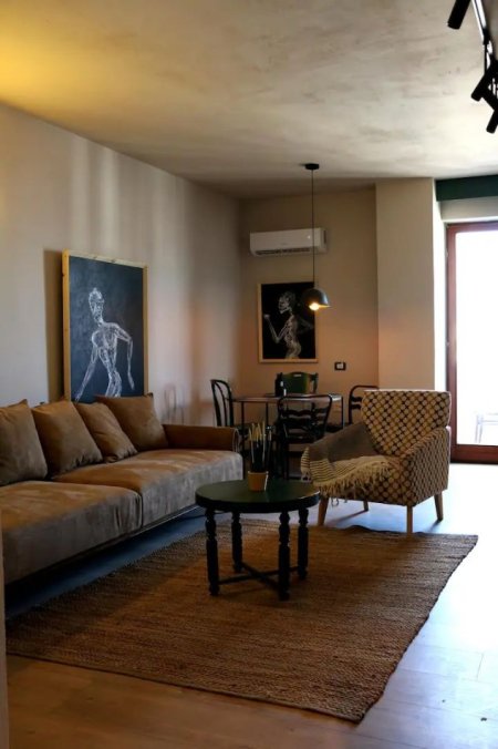 Tirane, jepet me qera apartament 2+1+Ballkon Kati 14, 700 € 