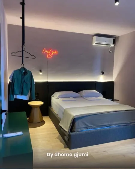 Tirane, jepet me qera apartament 2+1+Ballkon Kati 14, 700 € 