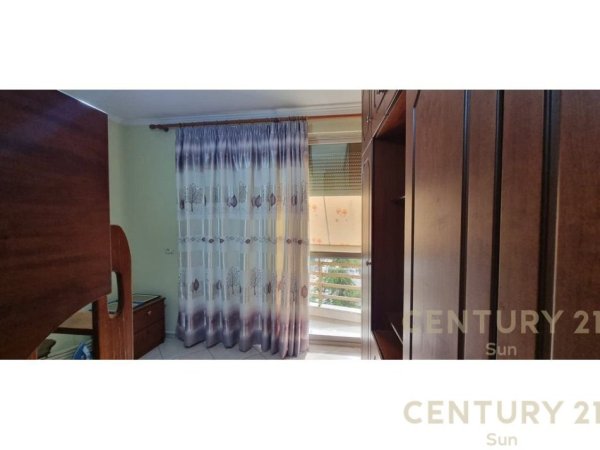 Tirane, jepet me qera apartament 2+1 Kati 4, 98 m² 550 € (Rr. Muhamet Gjollesha)
