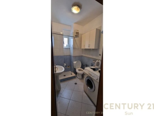 Tirane, jepet me qera apartament 2+1 Kati 4, 98 m² 550 € (Rr. Muhamet Gjollesha)