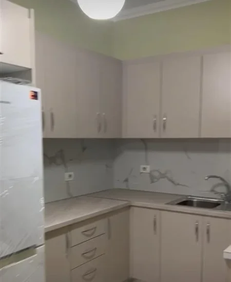 Tirane, jepet me qera apartament 1+1 Kati 5, 74 m² 600 € (Kompleksi Kika)