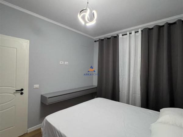 Tirane, jepet me qera apartament 1+1 Kati 4, 65 m² 500 € (UNIVERS CITY PRANE QTU)