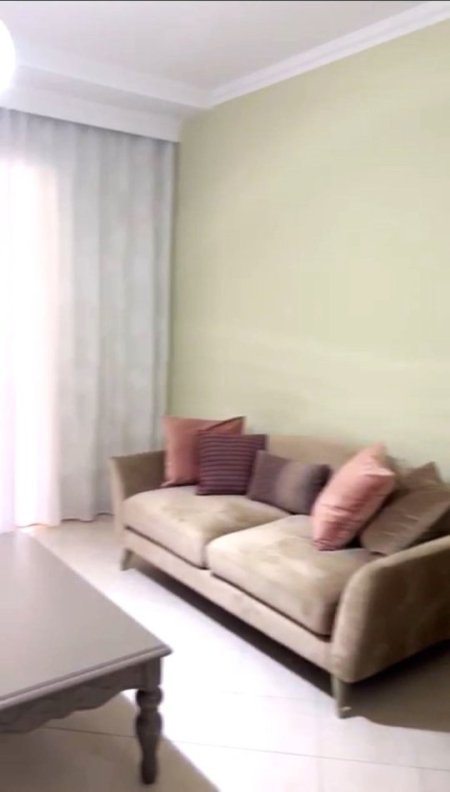 Tirane, jepet me qera apartament 1+1+Ballkon Kati 5, 74 m² 600 € (Rruga Ibrahim Dervishi)