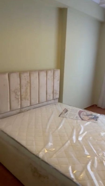 Tirane, jepet me qera apartament 1+1+Ballkon Kati 5, 74 m² 600 € (Rruga Ibrahim Dervishi)
