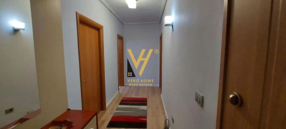 Tirane, jepet me qera apartament 2+1+Ballkon Kati 3, 97 m² 650 € (KOMUNA E PARISIT)