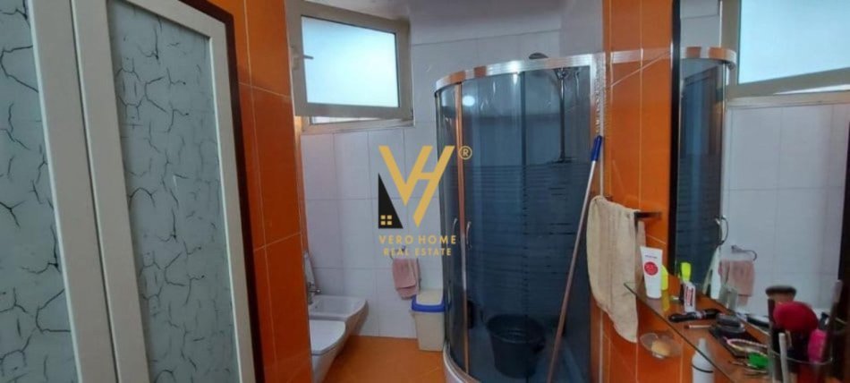 Tirane, jepet me qera apartament 2+1+Ballkon Kati 3, 97 m² 650 € (KOMUNA E PARISIT)