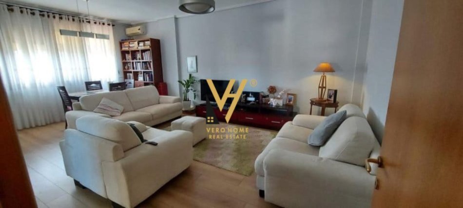 Tirane, jepet me qera apartament 2+1+Ballkon Kati 3, 97 m² 650 € (KOMUNA E PARISIT)