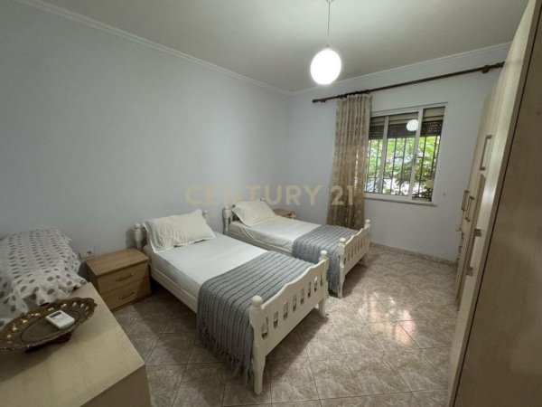 Tirane, jepet me qera shtepi 3+1 Kati 1, 120 m² 800 € (Rr. Nikolla Nela)